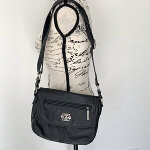 Black Leather Medium Sized Shoulder Purse Bag Adjustable Strap Gianni Bini